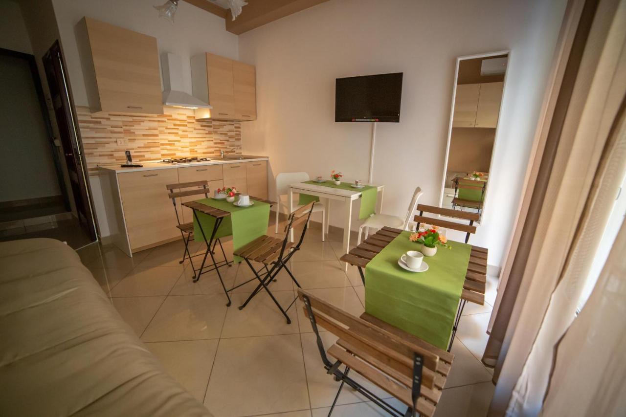 Bed and Breakfast Antichi Profumi CTA Exterior foto